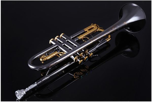 Bb trumpet with mouthpiece