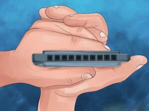 how to hold the harmonica